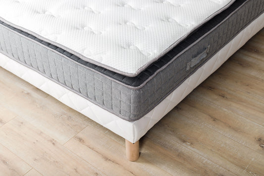 Matelas à Ressorts Ensachés 26 cm + Surmatelas Mousse + Sommier 140x190 + Pieds Inclus