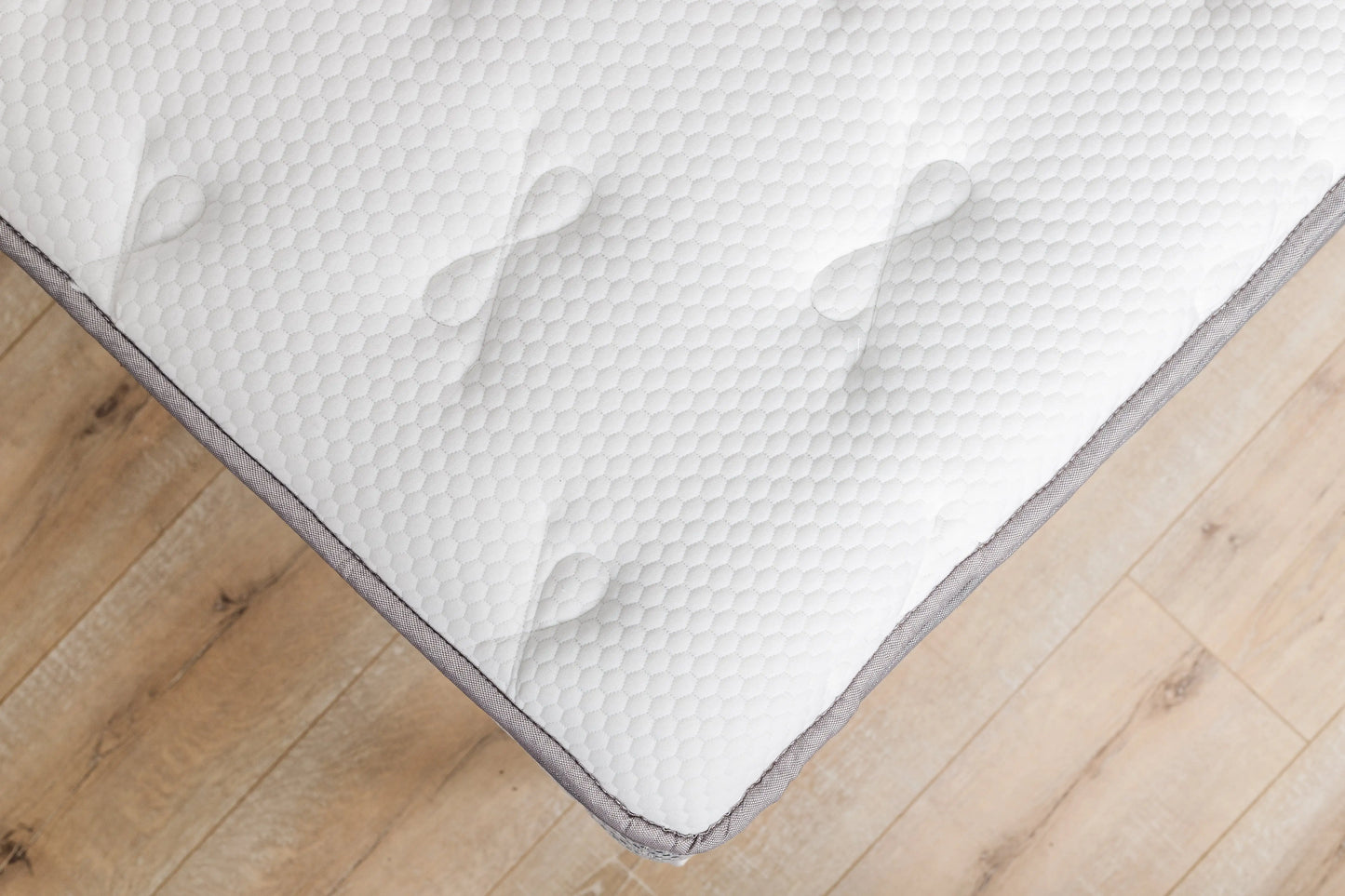 Matelas à Ressorts Ensachés 26 cm + Surmatelas Mousse + Sommier 160x200 + Pieds Inclus